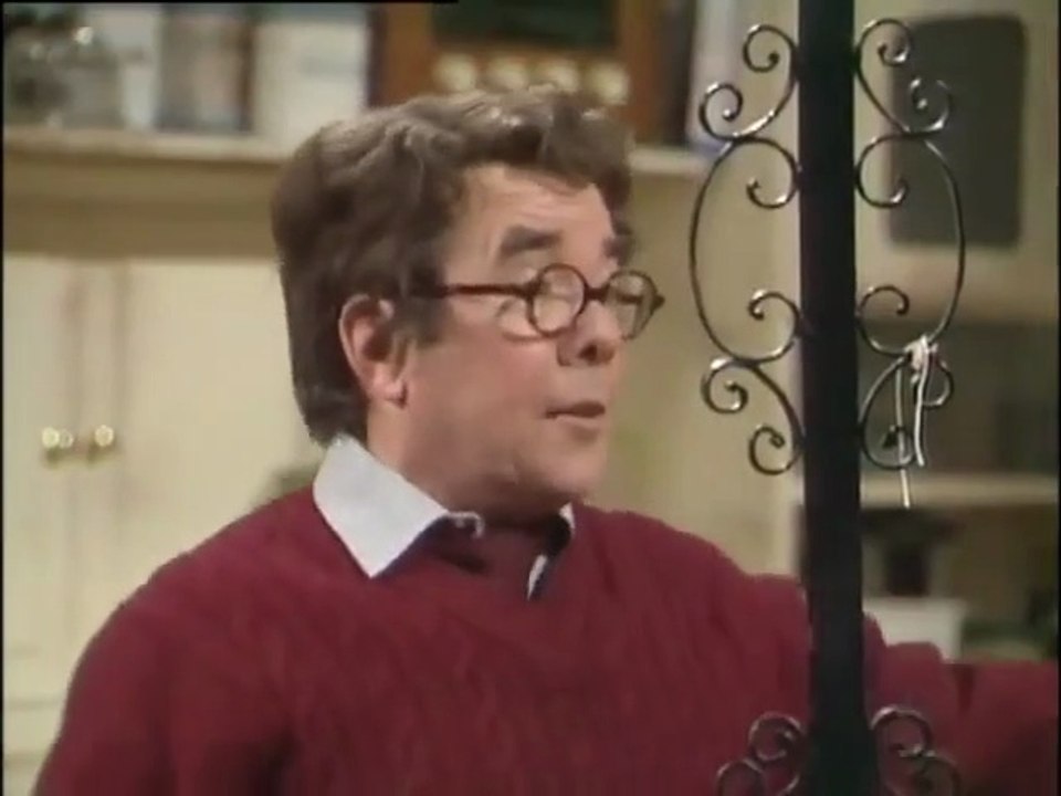 Sorry  S2/E1    Ronnie Corbett • William Moore