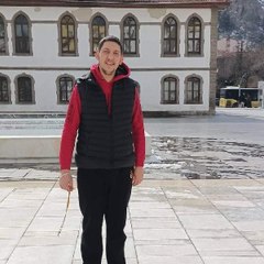 KAMYON İSTİNAT DUVARINA ÇARPTI: 1 ÖLÜ, 1 YARALI