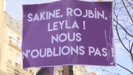 Multitudinaria protesta de miles de kurdos de toda Europa en París