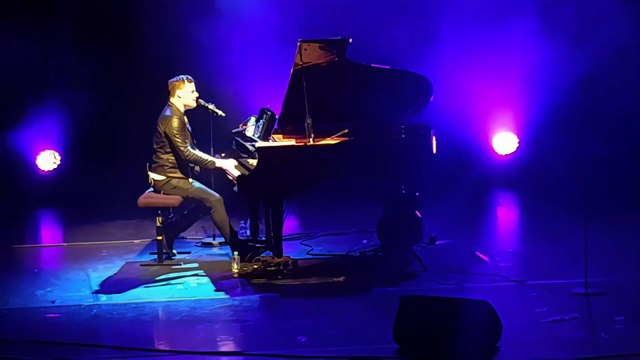 Marc Martel - Qui A Le Droit (Patrick Bruel cover) | Live in Corsica, France