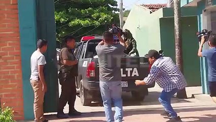 Con custodia policial, brasileros detenidos en San Matías llegan a la capital cruceña