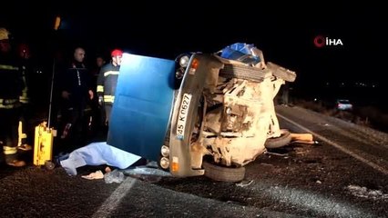 Manisa'da park halindeki otomobile tır çarptı: 2 ölü