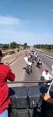 Caravana de Creemos llega a la concentración desde el municipio de Cotoca