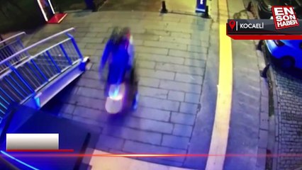 Kocaeli'de üst geçit asansörüne motosikletle çarpıp kaçtılar