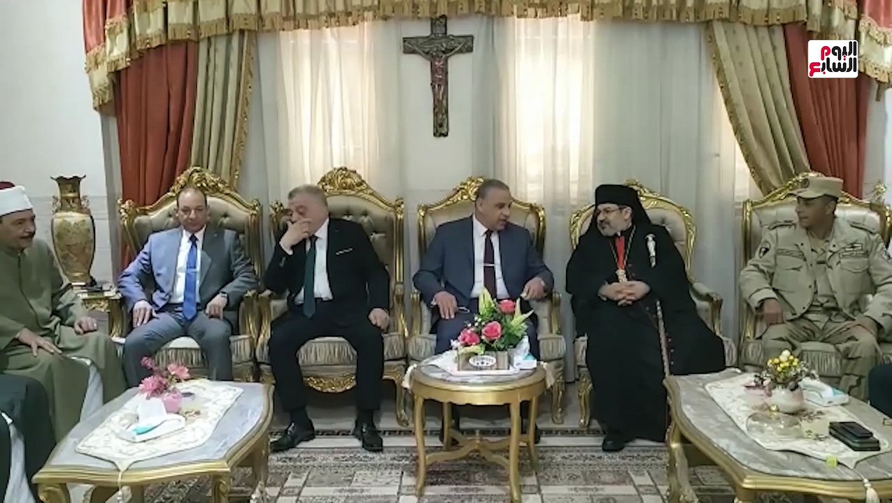 محافظ سوهاج ومدير الأمن يقدمان التهنئة للأقباط الكاثوليك