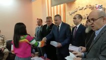 المحافظ ومدير الأمن يقدمان الهدايا لأطفال بيت الرحمة في سوهاج