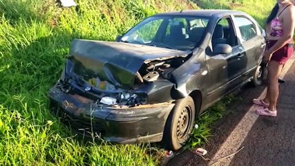 Três carros e um caminhão se envolvem em colisão na PR-180