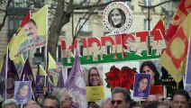 Milhares se manifestam na França em homenagem a militantes curdas assassinadas