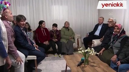 Bakan Kirişci gözleme yapıp, Cumhurbaşkanı Erdoğan'a ikram etti
