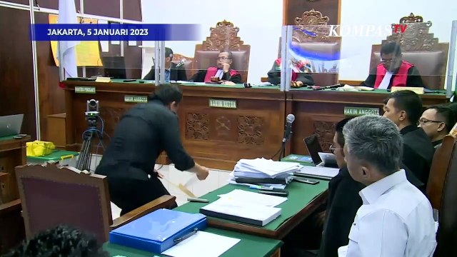 Hakim Cecar Sambo Terkait Bukti Chat Kodir ke Yosua soal CCTV: Apa Bisa Jadi Bukti?