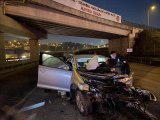 Çekmeköy'de bariyere çarpan otomobildeki 3 kişi yaralandı