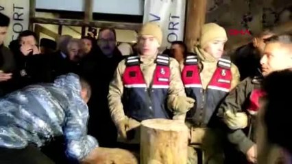 SARIKAMIŞ'TA BİR OTELİN TAVANI ÇÖKTÜ YARALILAR VAR -2