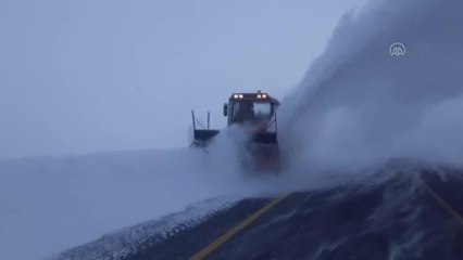 Kar ve tipi ulaşımı olumsuz etkiliyor