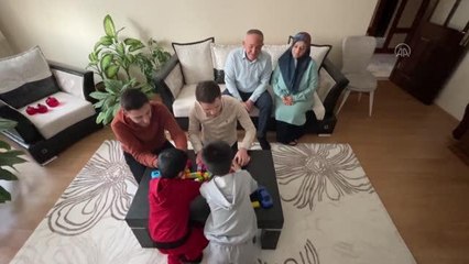 Üçüz evlat sahibi çift, iki çocuğun koruyucu ailesi oldu