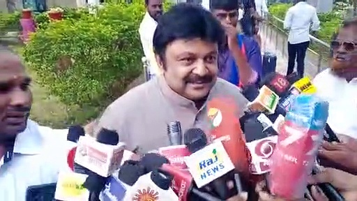 ரெண்டு பேருமே என் தம்பிகள் தான்... வாரிசு, துணிவு மோதல் குறித்து நடிகர் பிரபு அளித்த பளீச் பதில் 