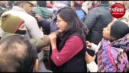 अखिलेश ने यूपी पुलिस की चाय पीने से किया इनकार