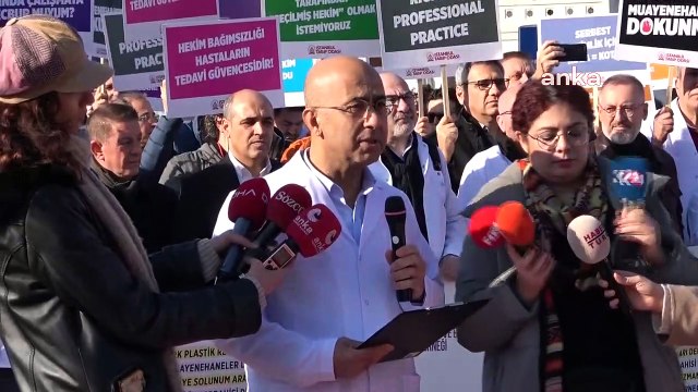 İstanbul'daki hekimler Kadıköy'de bir araya geldi: İktidar ve bakanlık her alanda dikensiz gül bahçesi yaratmak istemektedir