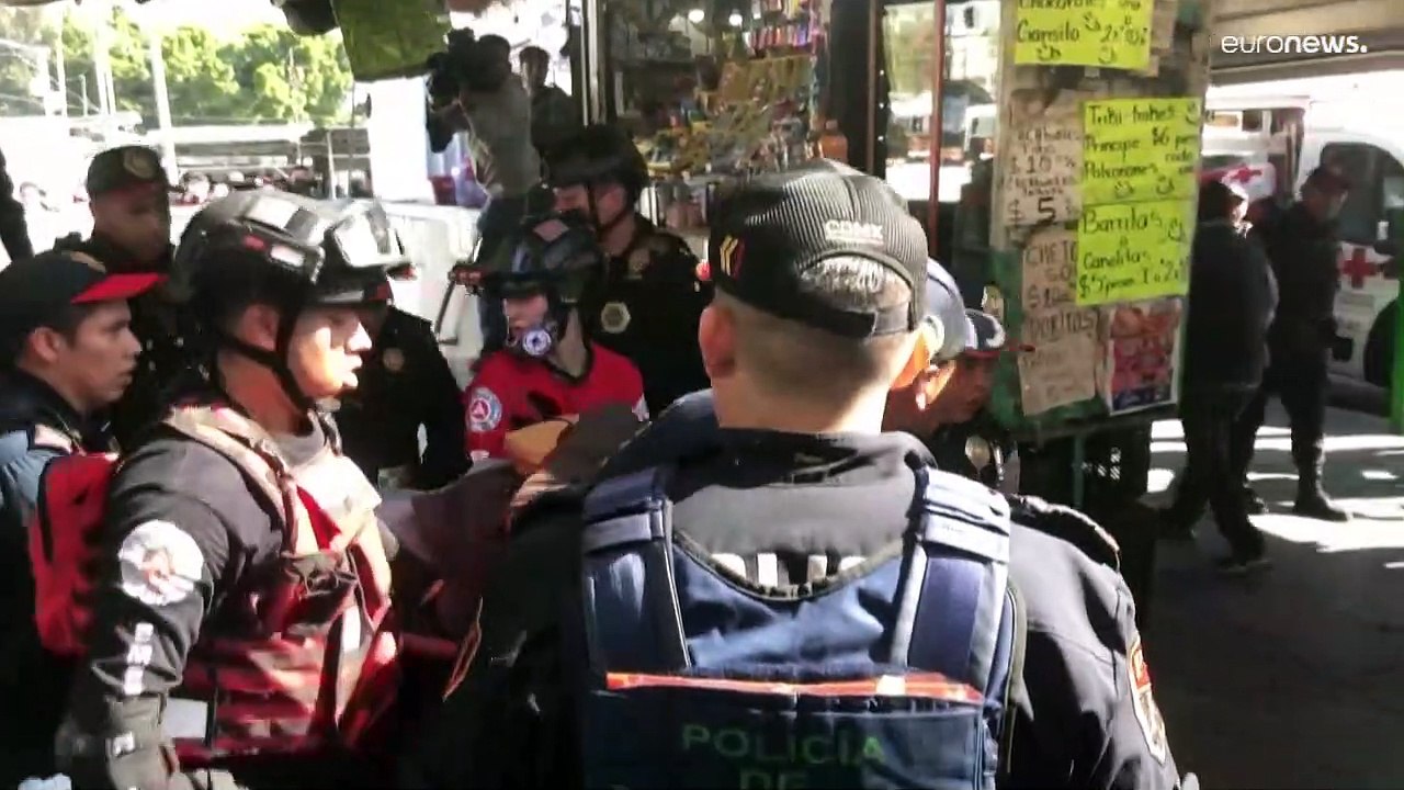 В результате столкновения поездов в метро Мехик...