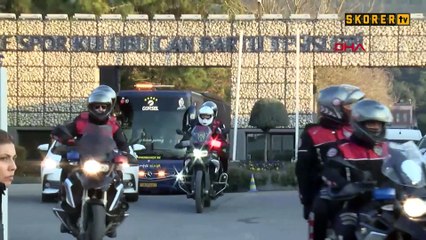 Fenerbahçe'yi derbiye taraftarları uğurladı