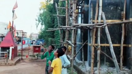 VIDEO STORY: लालबाग इलाके में मधुमक्खी का खतरा अब भी बरकरार,संभल कर चलें