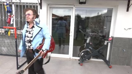 Elvis se reencarna en policía