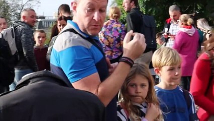 Headless Man in Paris -Julien Magic