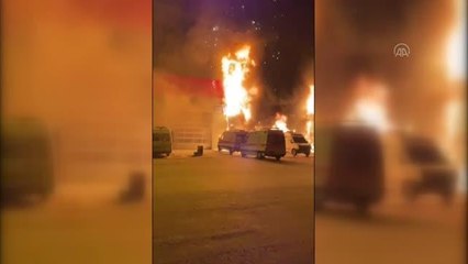 Oto servisinde çıkan yangında 10 araç kullanılamaz hale geldi