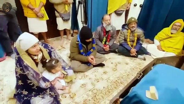 virat kohli and anushka sharma in vrindavan bihari ji || meet his guru virat kohli and anushka sharma