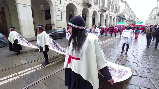 Iran ti riprendiamo : il corteo contro il regime degli Ayatollah a Torino