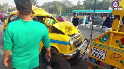 ভয়াবহ দূর্ঘটনার সাক্ষী মহানগর- বিএসএফের গাড়ির ধাক্কায় দুমড়ে মুচড়ে গেল ট্যাক্সি, আহত ৮