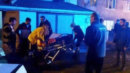 Park halindeki kamyona çarpan otomobildeki 2 kişi yaralandı