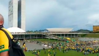 Manifestantes invadem Congresso, Planalto e STF, Lula decreta intervenção federal