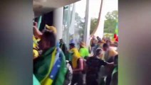 Terroristas bolsonaristas invadem e promovem destruição no Congresso, Planalto e STF em Brasília-DF