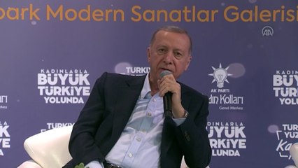 Cumhurbaşkanı Erdoğan, "Uzun ince bir yoldayım" türküsüne eşlik etti