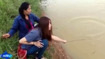 Beautiful Girl Fishing - Amazig Fishing at Battambang - Cambodia Traditional Fishing (Part 76) (3)