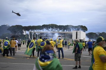 Brezilya'da, göstericilerin bastığı Kongre ve Devlet Başkanlığında kontrol sağlandı