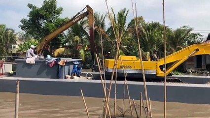 Excavator_ XE CUỐC “KOBECOL” SK 07 ĐANG VÉT KÊNH(Xe Cuốc già)