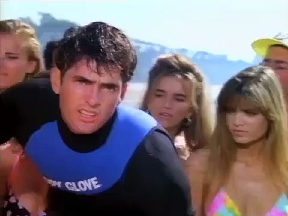 Baywatch - Se2 - Ep18 - Shark's Cove HD Watch