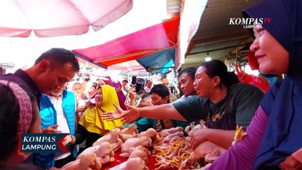 Warga Berebut Sembako dari Mendag Zulkifli Hasan