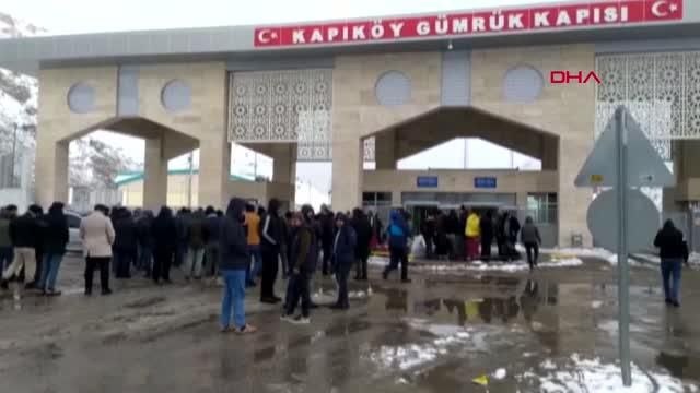 İRAN'DAKİ KAZADA ÖLEN 2'Sİ KARDEŞ 3 KİŞİ VAN'DA TOPRAĞA VERİLDİ