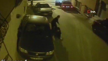 Otomobilinin çalındığını fark edince evinin camından atlayarak hırsızı böyle yakaladı