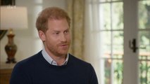 El príncipe Harry acusa a la familia real británica de filtrar información a los medios