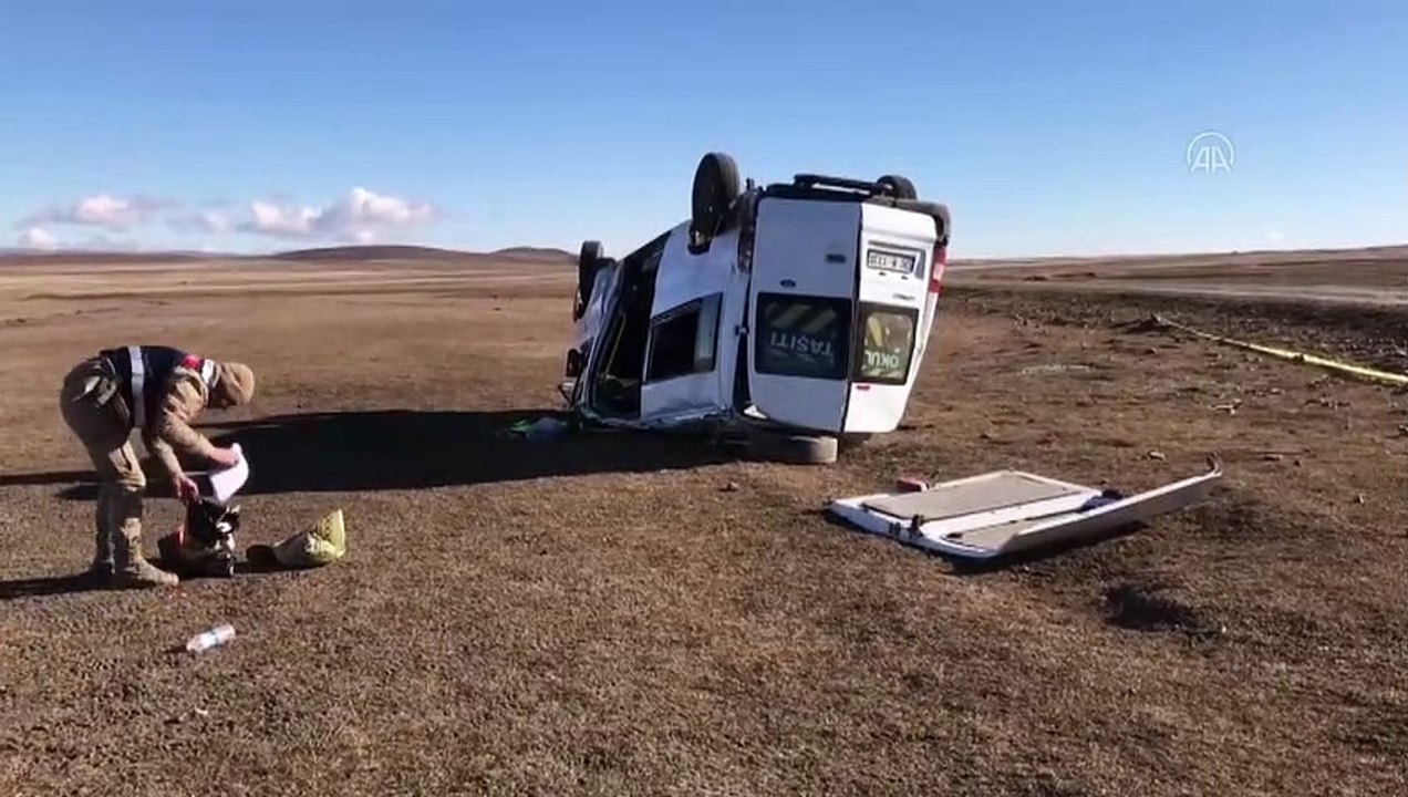 Öğrenci servisi devrildi! Bir öğrenci hayatını kaybetti 14 öğrenci yaralandı