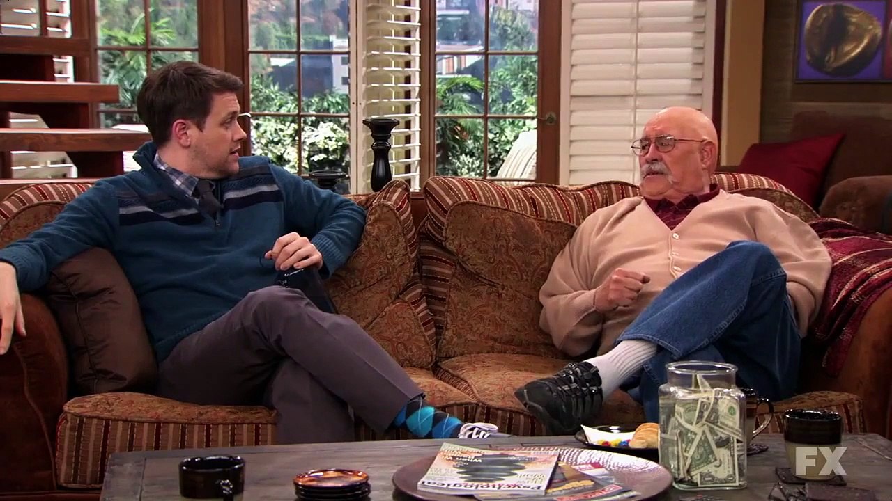 Anger Management - Se2 - Ep11 - Charlie Dates Crazy, Se-'xy, Angry HD Watch