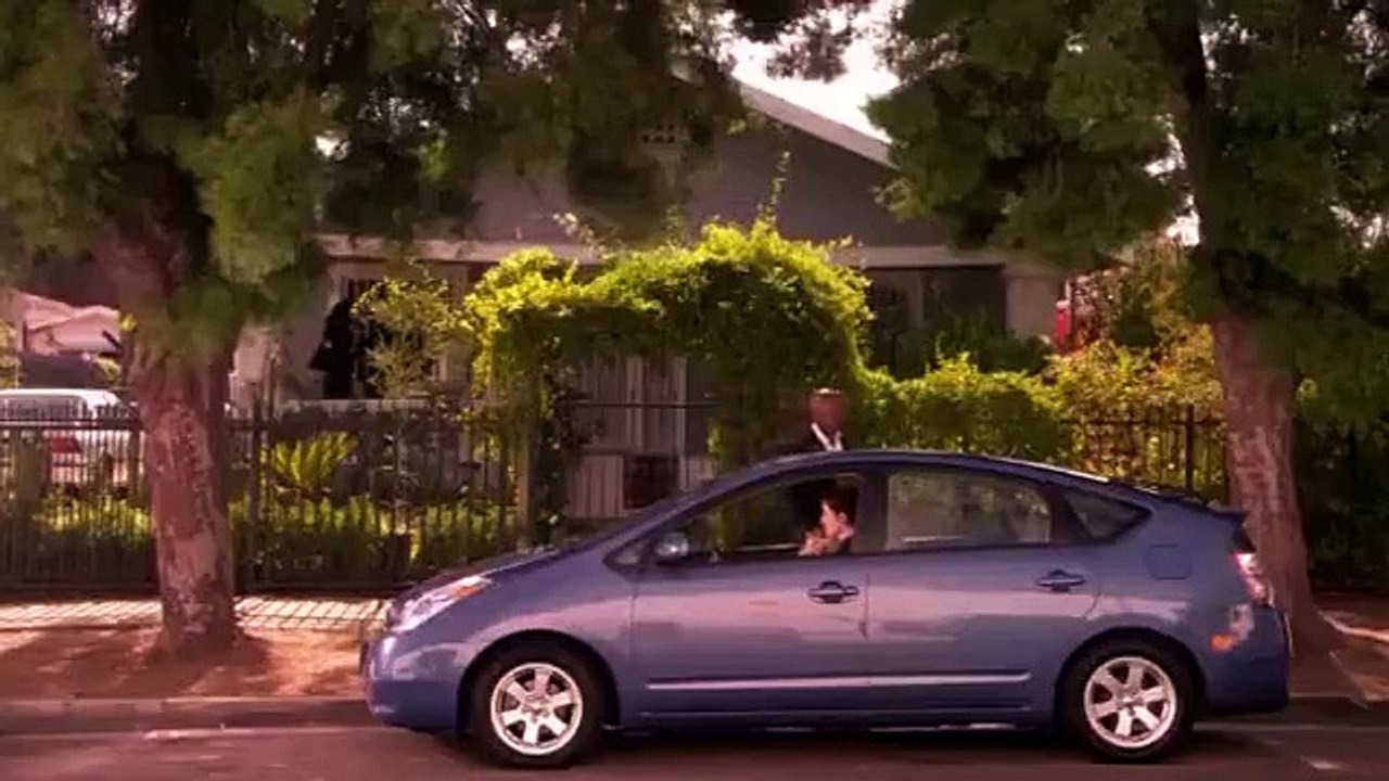 Weeds - Se3 - Ep08 - The Two Mrs. Scottsons HD Watch
