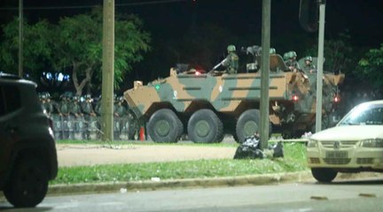 下载视频: Exército proteje área militar e impede entrada entrada da Polícia Militar