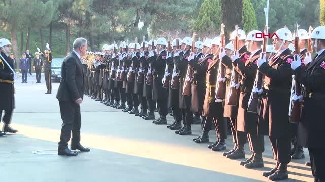Bakan Akar beraberindeki TSK komuta kademesi ile Donanma Komutanlığında inceleme ve denetlemelerde bulundu