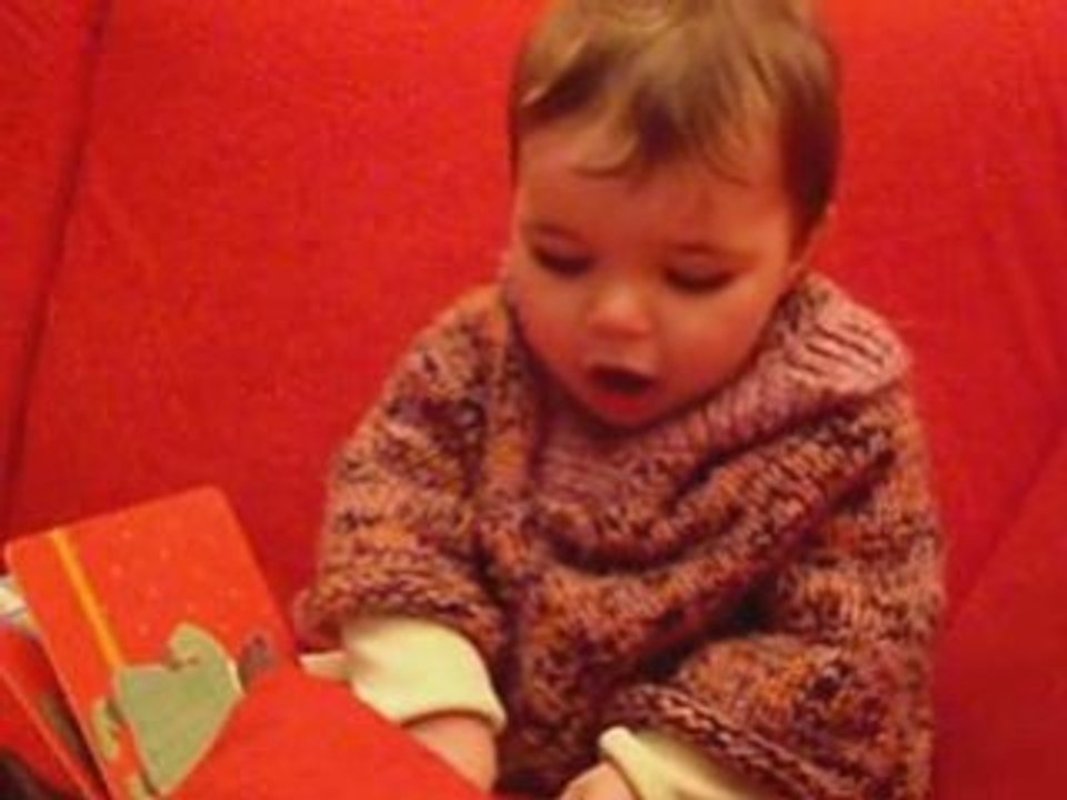 Axelle lit petit ours brun