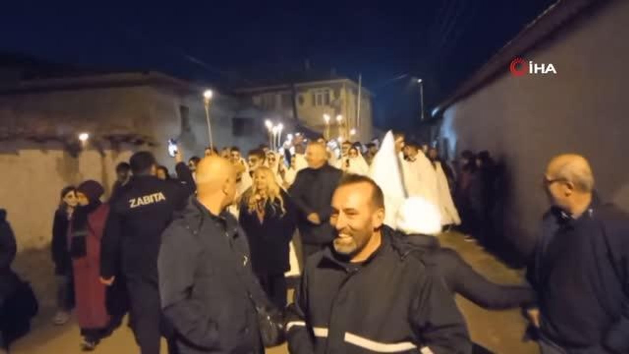 'Koleda' gecesinde korkunç kıyafetler giyip vatandaşları korkuttular