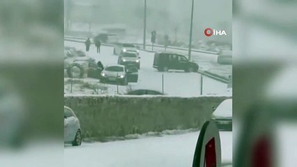 Yol buz pistine döndü, araçlar birbirine girdi